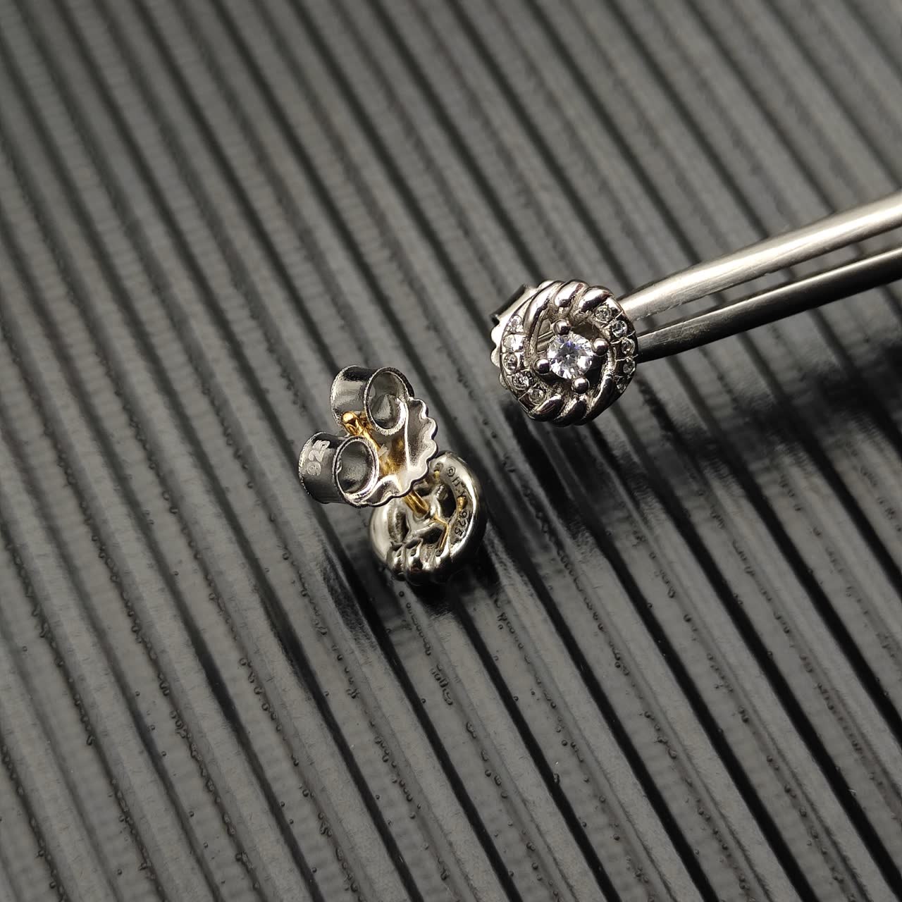 David Yurman Elegant Diamond Stud Earrings